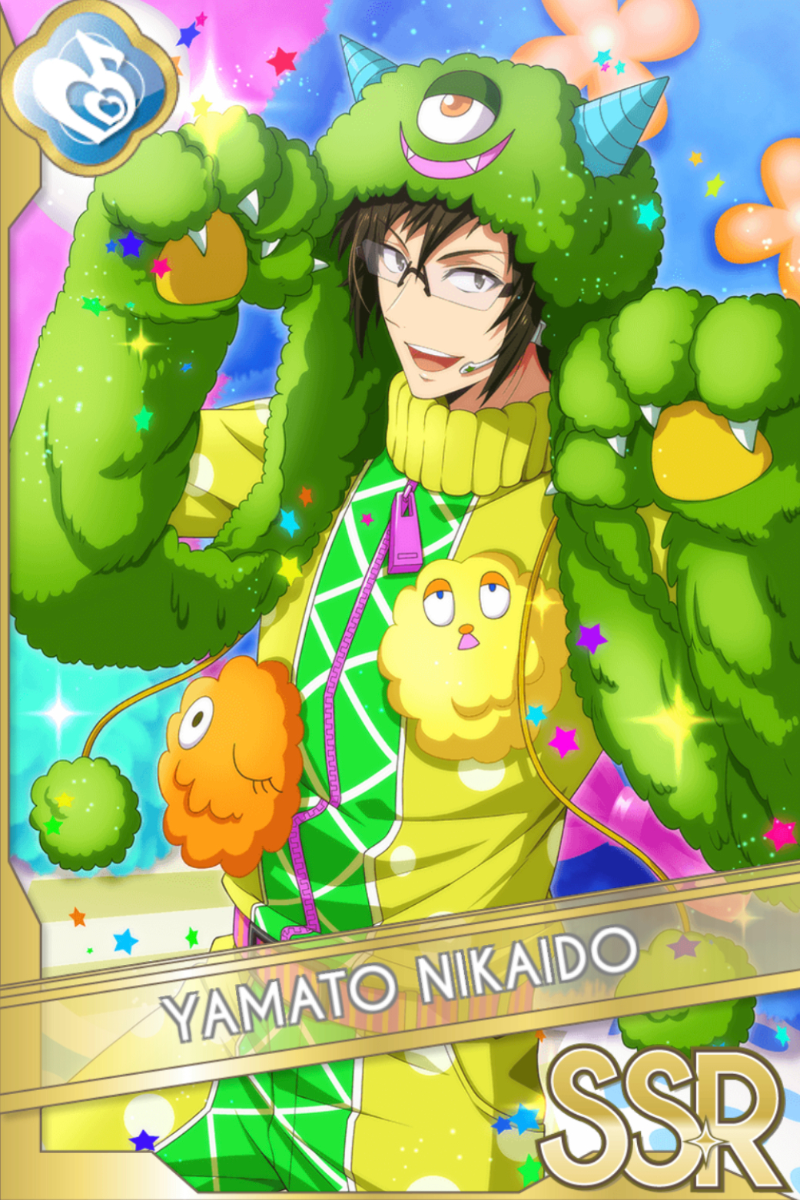 「モンスター2」カードイラスト（SSR・Melody）。二階堂大和が緑のもこもこの化け物衣装を着て、頭の上に小さな化け物を乗せる。星と化け物が飛ぶ背景